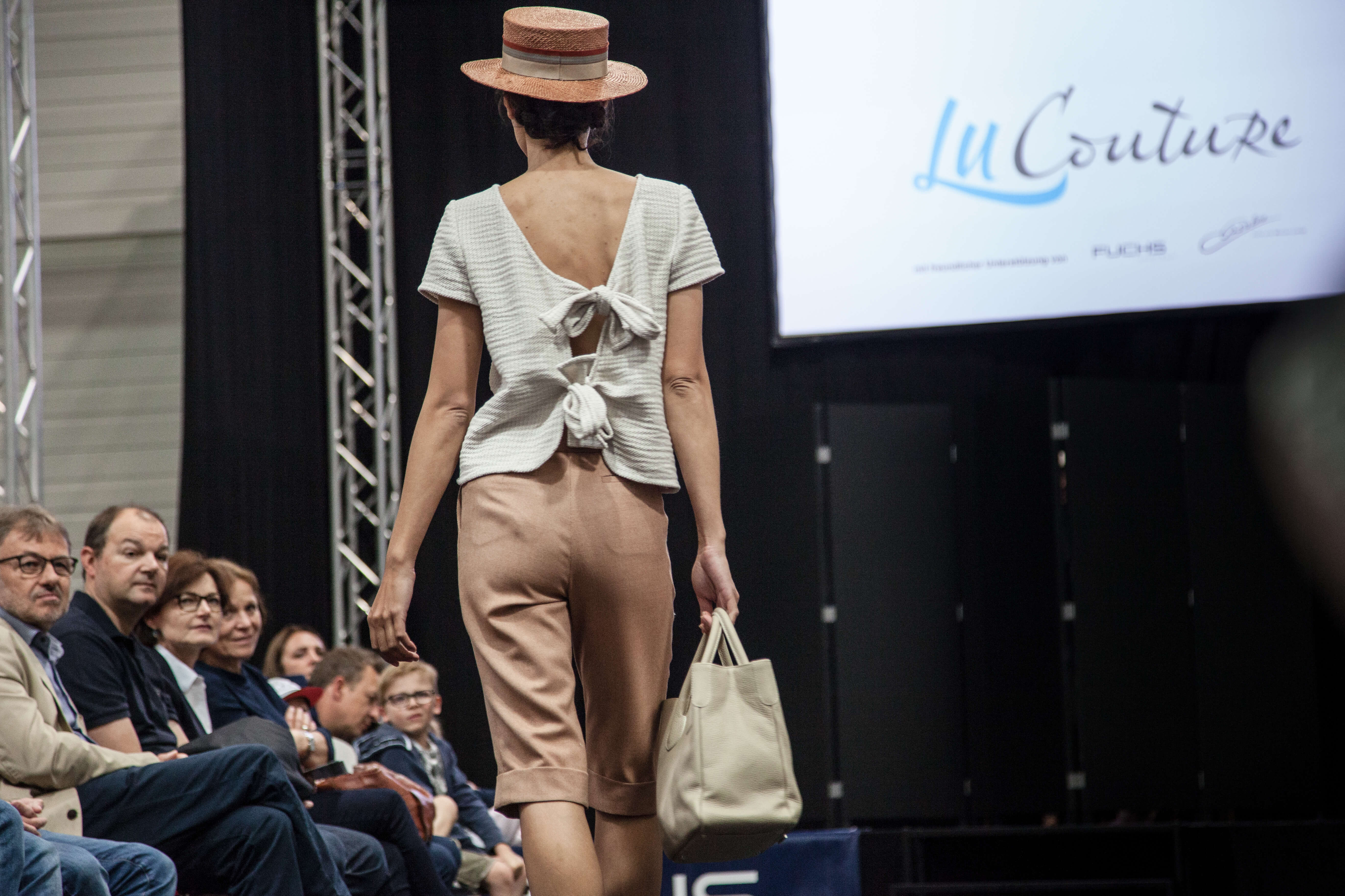 Auch die Modenschau des Luzerner Modeateliers LU Couture ist fester Bestandteil der Oldtimer-Messe. Bild zVg.