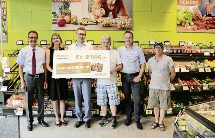 27-55-Spende-Eroeffnung-Migros-Schlossberg_Checkuebergabe_Quartierverein-Maihof