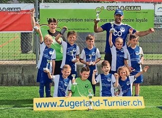 Ballkünstler auf deutlich grösserem Feld