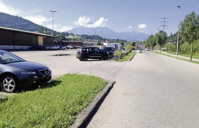 33-25-Ebikon-Parkplatz-Risch