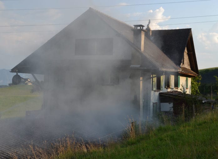 Im Einsatz standen 35 Angehörige der Feuerwehren Udligenswil, Adligenswil und Küssnacht. (Bild Luzerner Polizei)