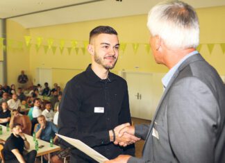 52 neue Carrosserie-Fachleute